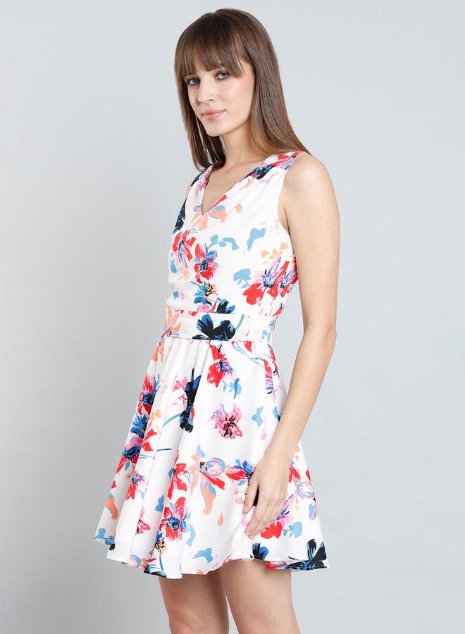 ميش فستان ميني أبيض مطبوع بالزهور بدون أكمام من ميش - Image 4