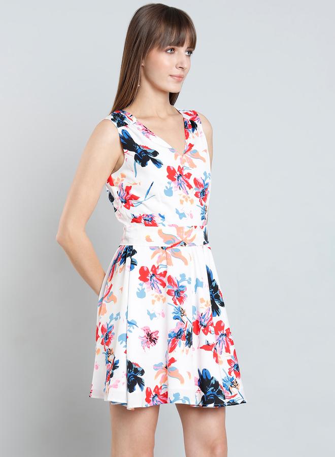 ميش فستان ميني أبيض مطبوع بالزهور بدون أكمام من ميش - Image 3