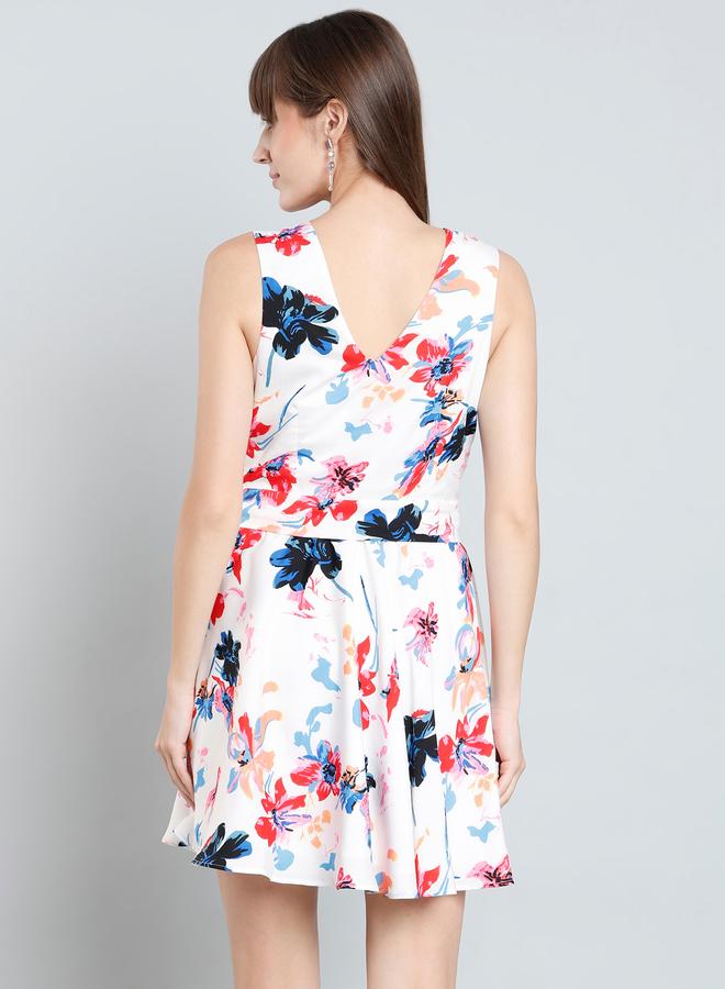 ميش فستان ميني أبيض مطبوع بالزهور بدون أكمام من ميش - Image 5