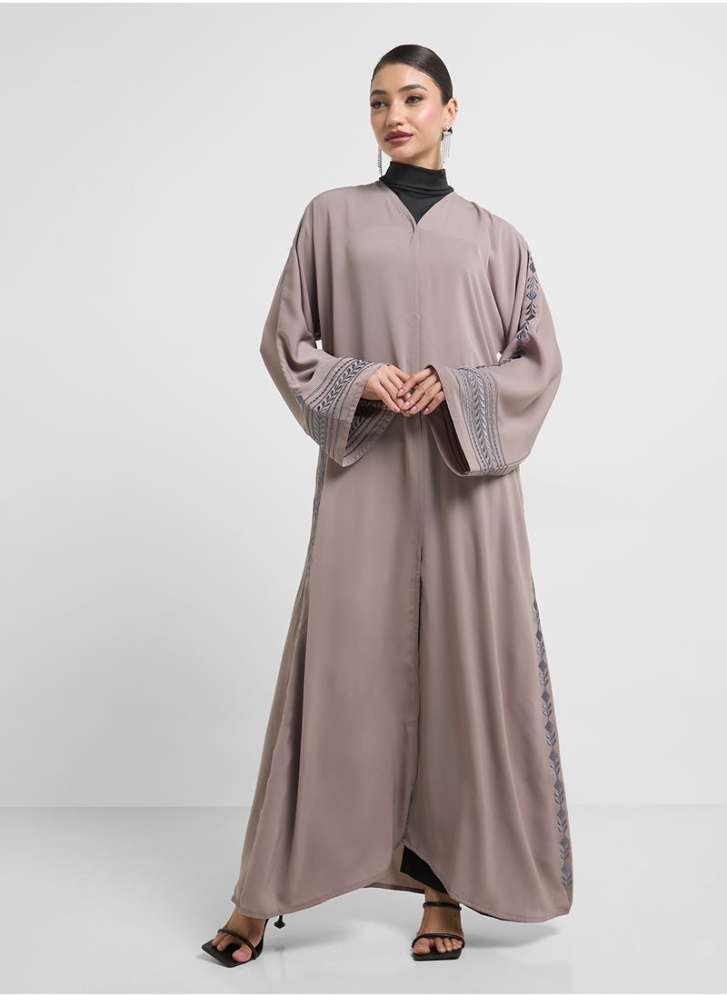 hayas closet Floral Embroidery Wide Sleeve Abaya  - Image 4