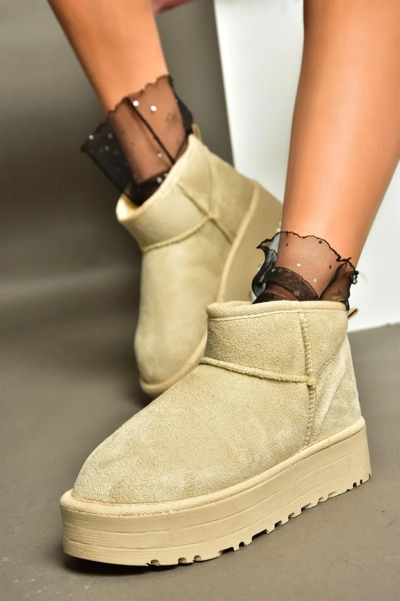 فوكس شوز R612033402 Beige Suede Thick Soled Half Women's Boots with Hair on the Inside