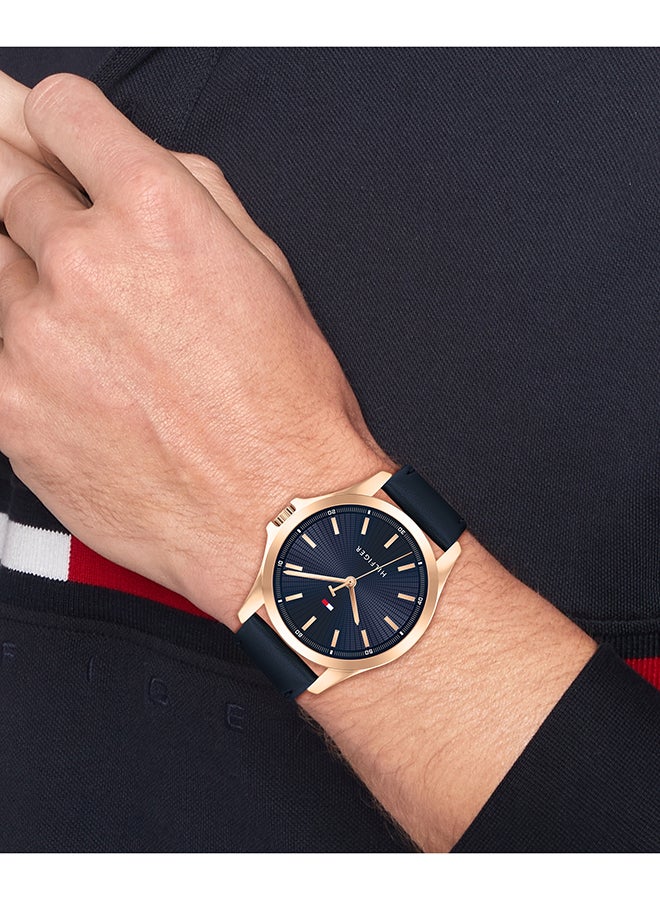 TOMMY HILFIGER ساعة تومى هيلفيغر التناظرية للرجال بحالة زرقاء - 1792189 - Image 2