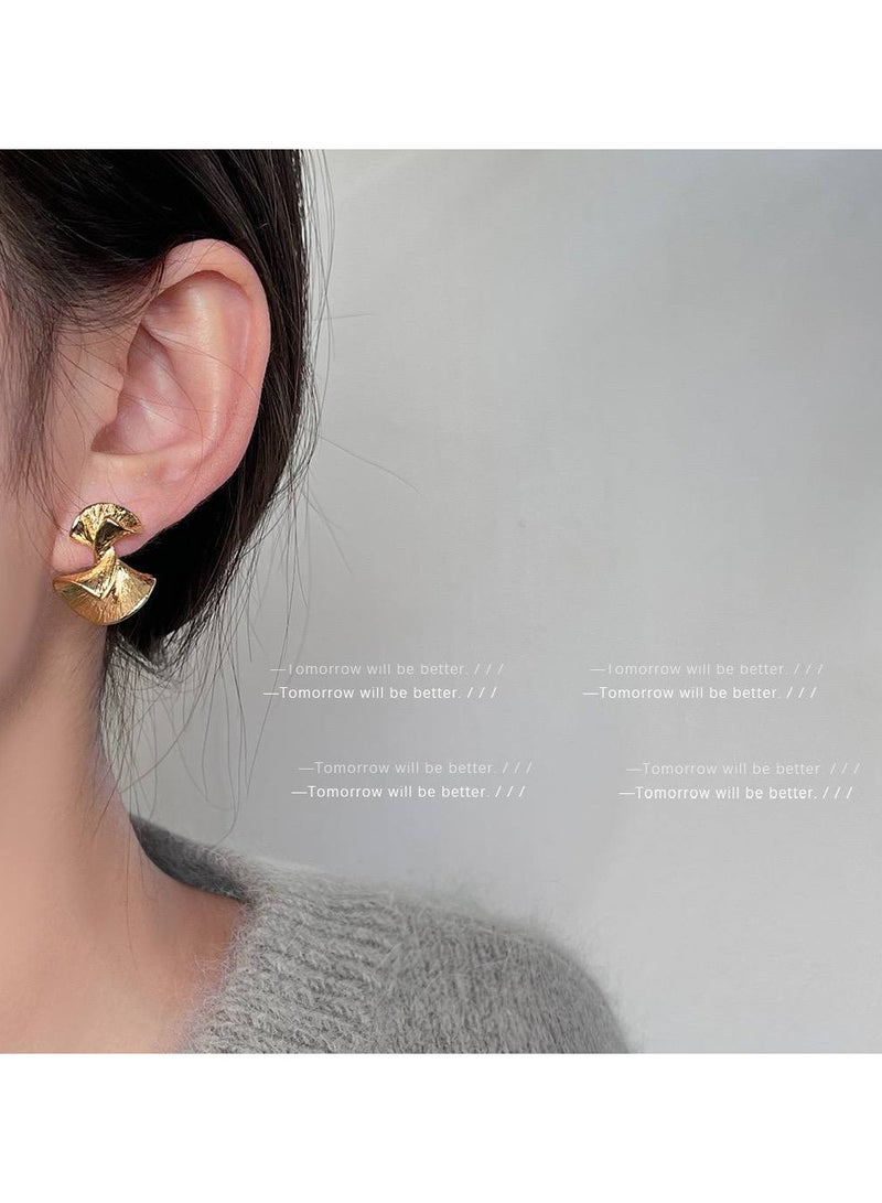 "Twister Gold Earrings, an elegant design that adds a touch of luxury to your look."