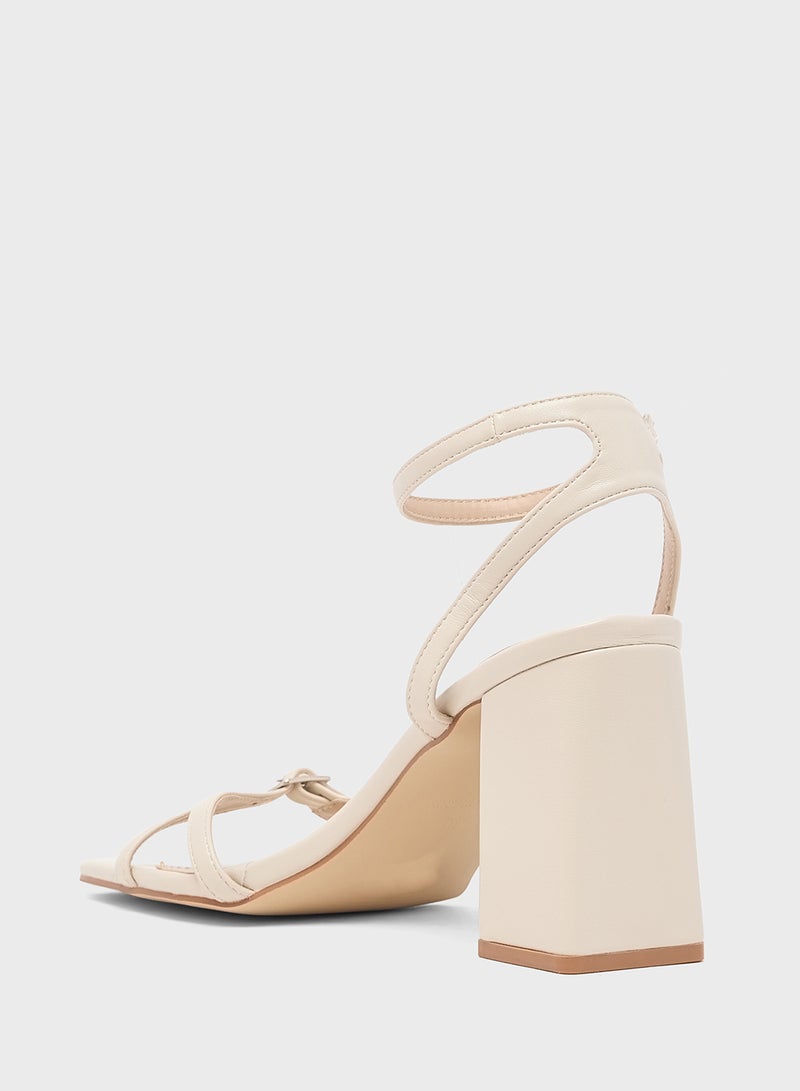 ايلا صندل بكعب عالٍ وحزام للكاحل - Image 3