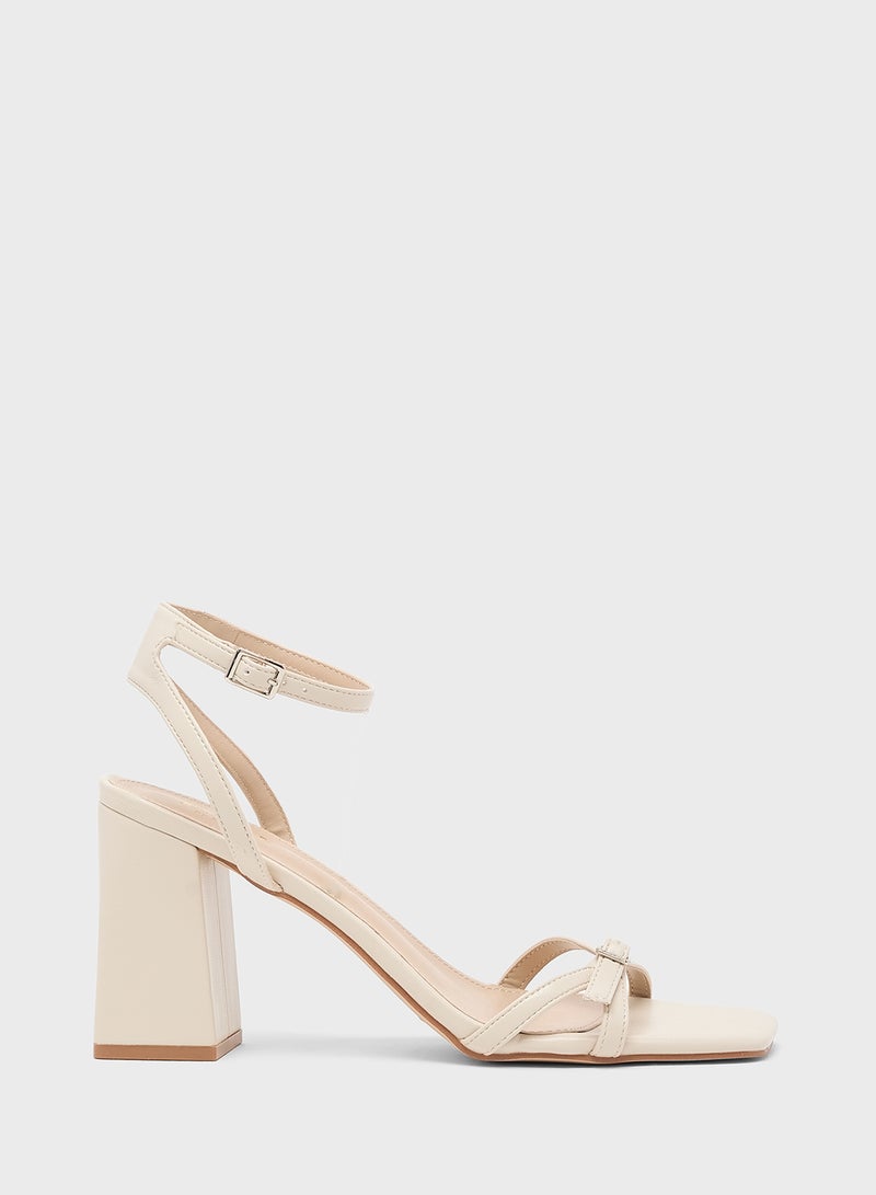 ايلا صندل بكعب عالٍ وحزام للكاحل - Image 1
