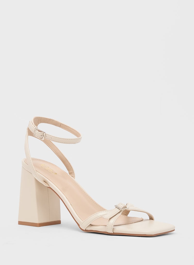 ايلا صندل بكعب عالٍ وحزام للكاحل - Image 2