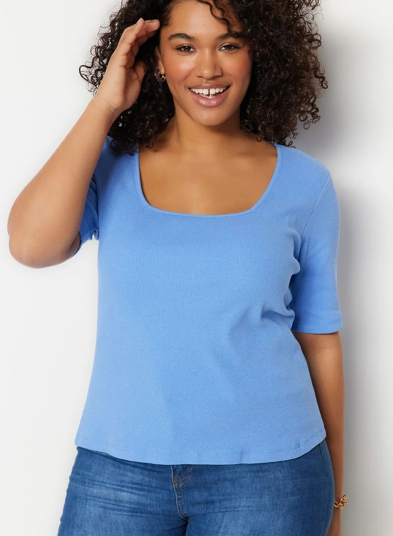 ترينديول كيرف Square Neck T-Shirt