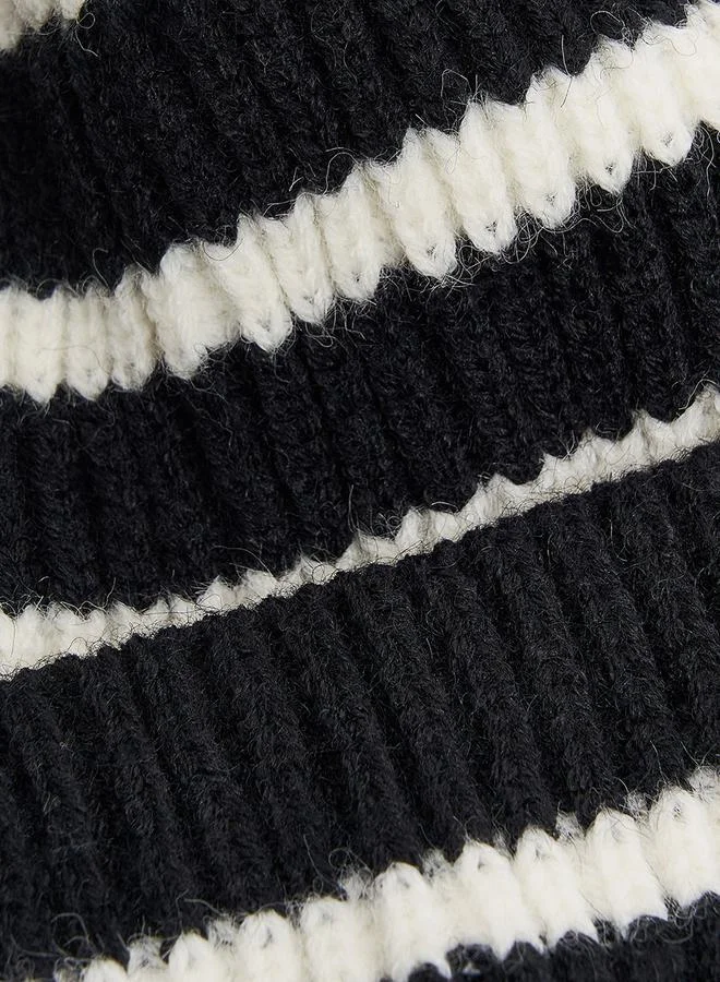 ستايلي Two Tone Striped Design Beanie