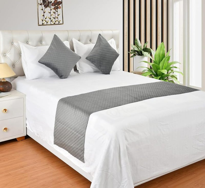 BEDSHED مجموعة BEDSHED من غطاء السرير المخملي المحشو (16 × 96 بوصة) و 2 غطاء وسادة (16 × 16 بوصة) - رمادي - Image 1