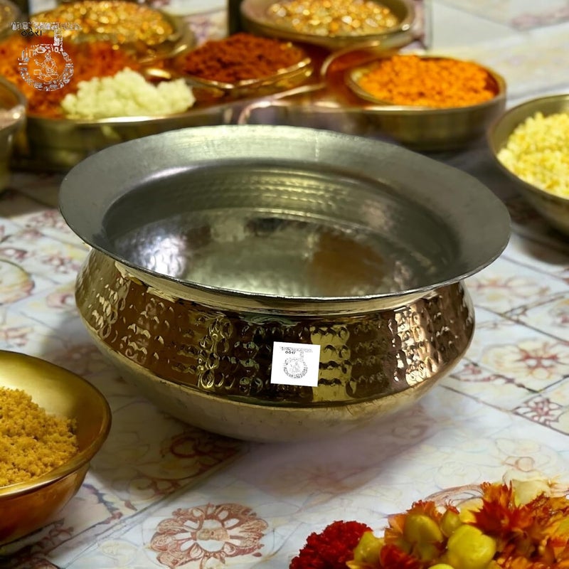 THATHERA Handi Brass Sipri with Hammered Shinny Finish for Cooking Serving Handi Tope Biryani Pot 4 litres Brass 4 LTR by THATHERA  - Image 5
