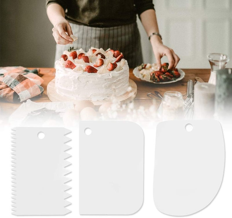 كلاراكو مجموعة مكونة من 3 قطع من مكشطة الكيك، وملعقة الكيك ومكشطة بلاستيكية، وأدوات تزيين الكيك ومكشطة الكيك وملمع التزيين بالكريمة وكعكة الموس والزبدة والكريمة ومعجنات DIY لتزيين حواف الكيك - Image 1