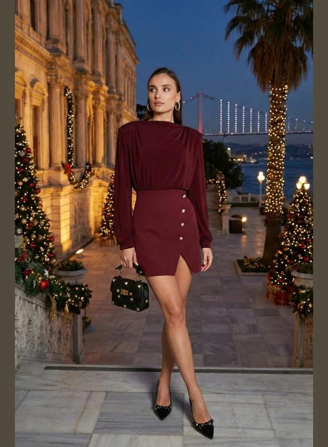 ليلا فستان قصير بياقة واقفة وتفاصيل فتحة من ليلا للنساء