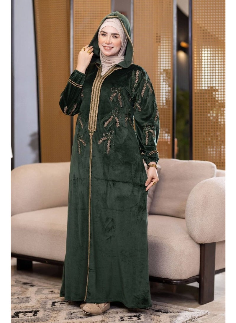 عباية قطيفة حريمي أنيقة بخامة هايدي ناعمة وتطريز حرير راقٍ – تصميم مريح ومناسب للاستقبال والخروج - Image 3