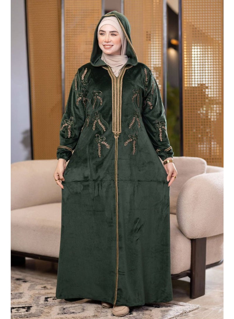 عباية قطيفة حريمي أنيقة بخامة هايدي ناعمة وتطريز حرير راقٍ – تصميم مريح ومناسب للاستقبال والخروج - Image 4