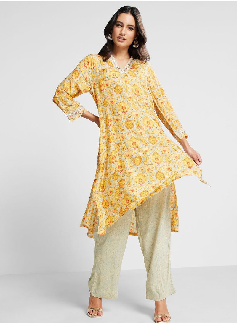 V-Neck Printed Kurti & Pants Set - pzsku/Z62239ED4AD2CA8EE73ADZ/45/_/1710519209/235186ff-98f5-452f-8142-159450cd291e