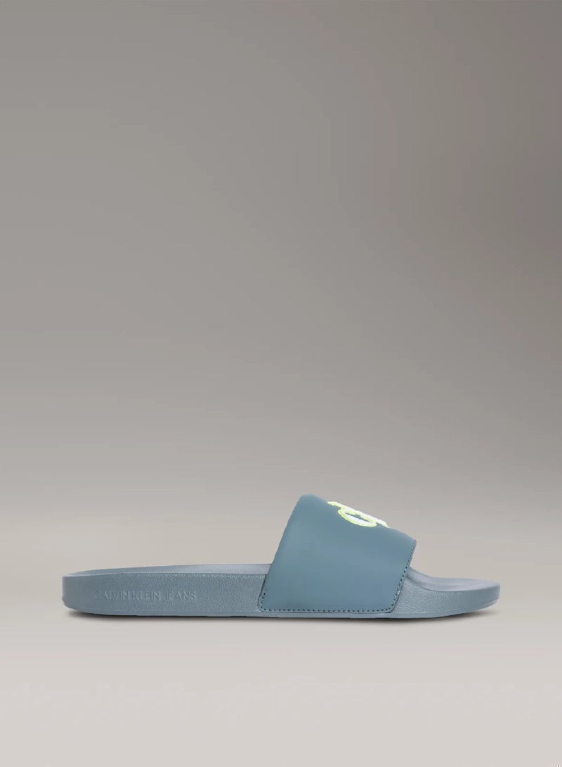 شبشب مزين بشعار كلفن كلاين