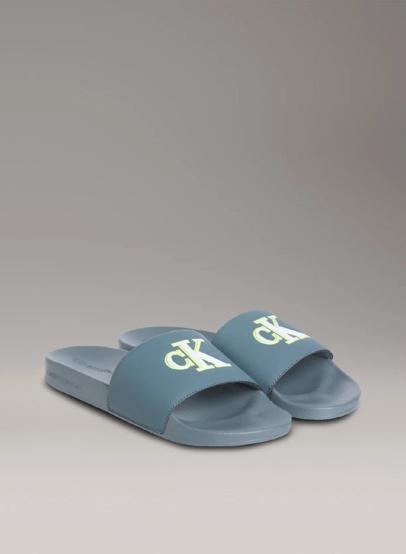 شبشب مزين بشعار كلفن كلاين