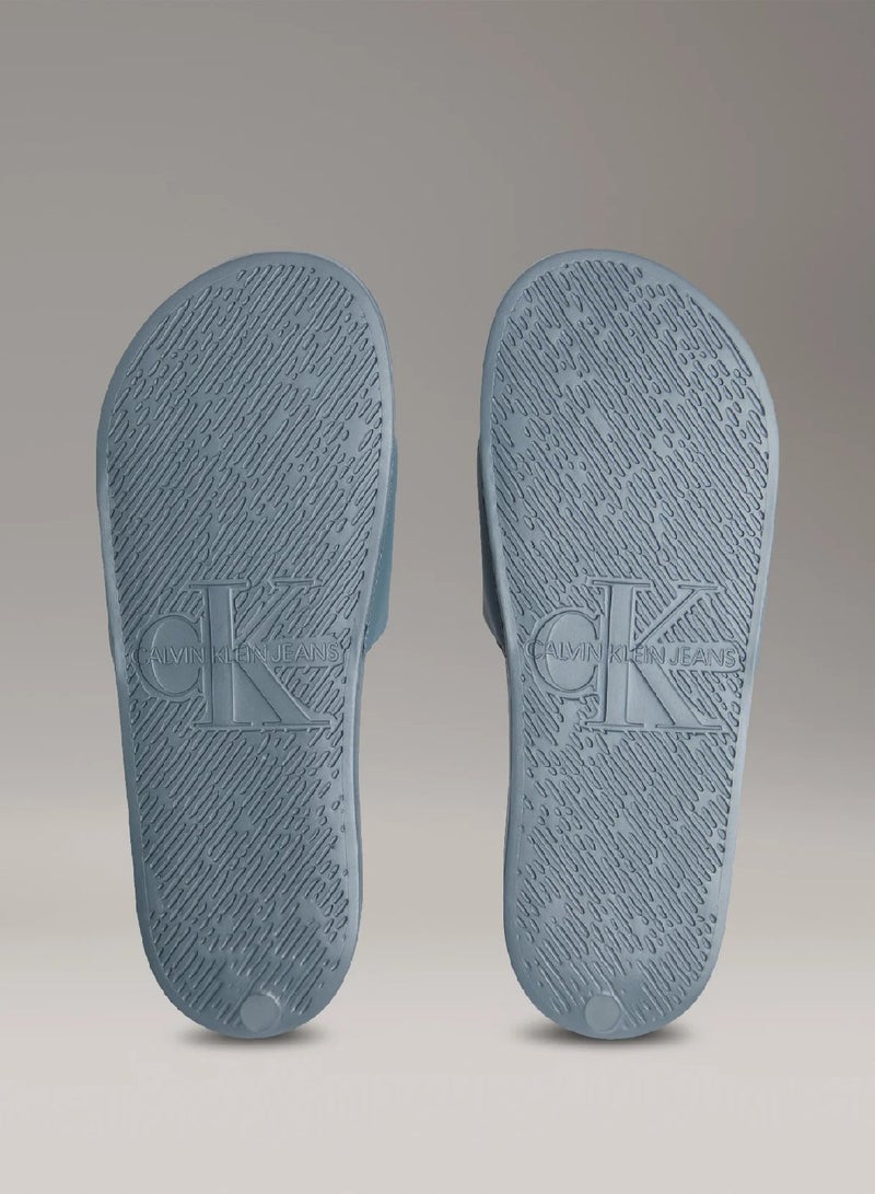 شبشب مزين بشعار كلفن كلاين