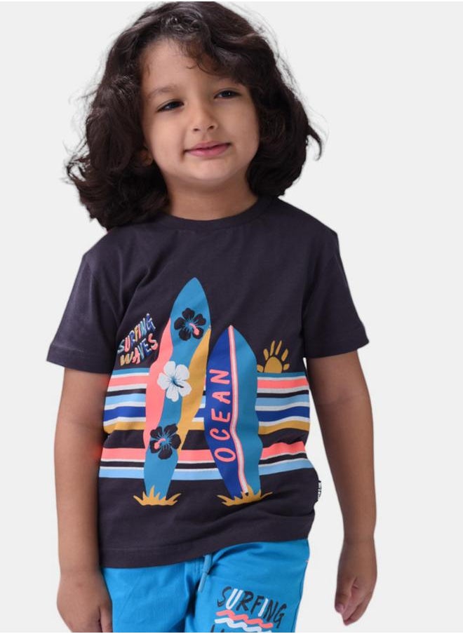 Surfing Waves Graphic Print T-Shirt & Shorts Set - pzsku/Z623A62587FFFD5E52518Z/45/_/1716833724/ddc78802-5a1e-4180-83ef-9229b2c6f6a0