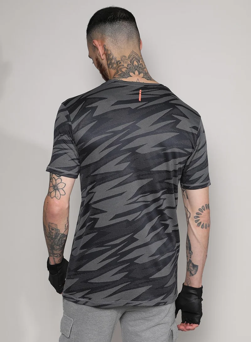 Campus Sutra Men's Dark Grey Strokes Activewear T-Shirt
