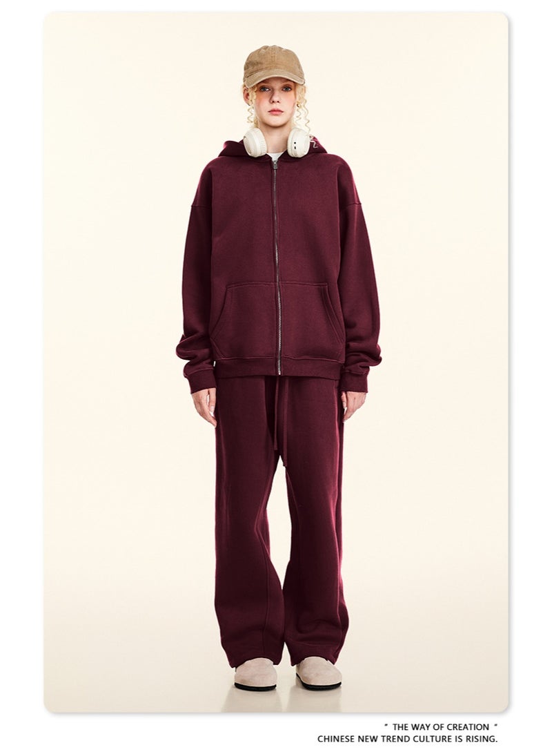 بى طقم عنابي من قطعتين: سويت شيرت بغطاء رأس بلون واحد مبطن بالصوف، كارديجان فضفاض، وبنطال رياضي - Image 4