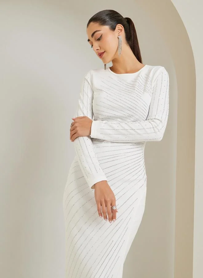 ستايلي فستان طويل ضيق مرصع بأحجار الراين