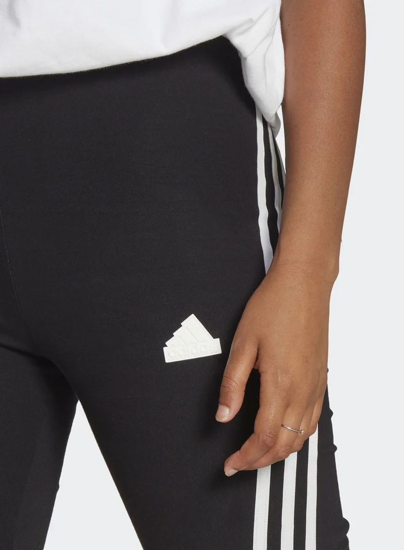 adidas شورت مزين بخطوط الماركة