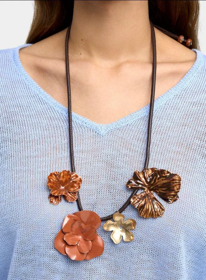 بارفوا عقد الحبل مع زهور مطلية بالمينا