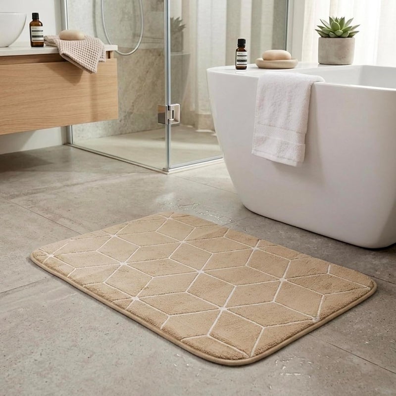 كويزين أرت سجادة حمام من Cuisine Art مصنوعة من رغوة الذاكرة (Memory Foam) فائقة الامتصاص – مقاس 40×60 سم – سجادة حمام بيج فائقة النعومة مع بطانة خلفية مانعة للانزلاق – نسيج مخملي بنقوش هندسية سريع الجفاف – سجادة أرضية ديكورية لحوض الاستحمام والدش - Image 2