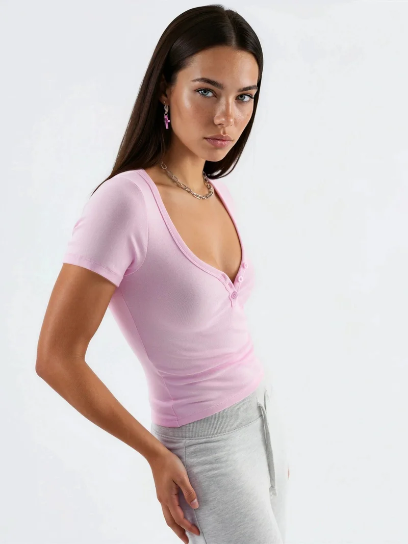 بوسيم BUSEM V-Neck Short Sleeve Knitted Blouse with Button Closure