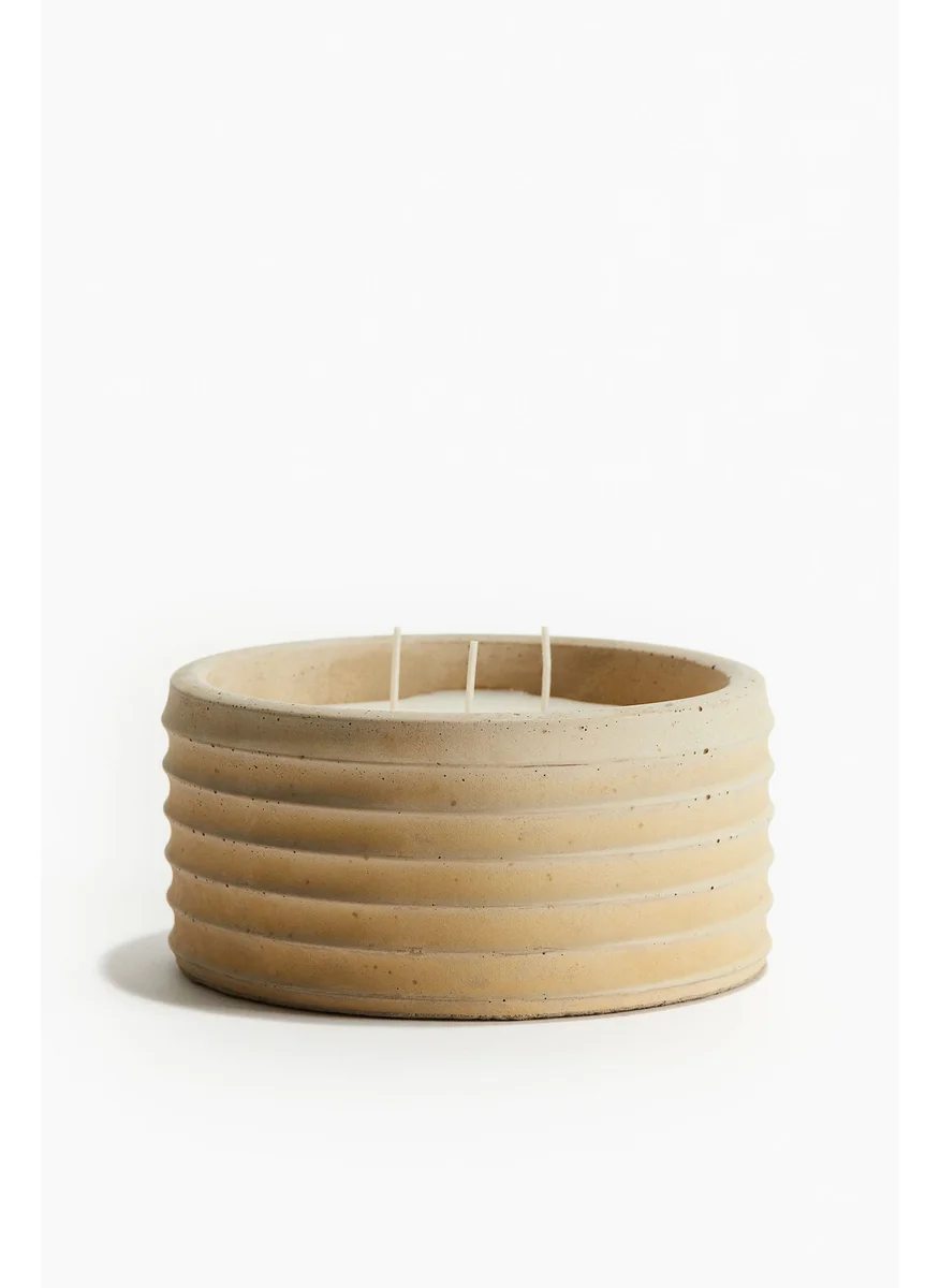 اتش اند ام Scented Candle In A Concrete Holder