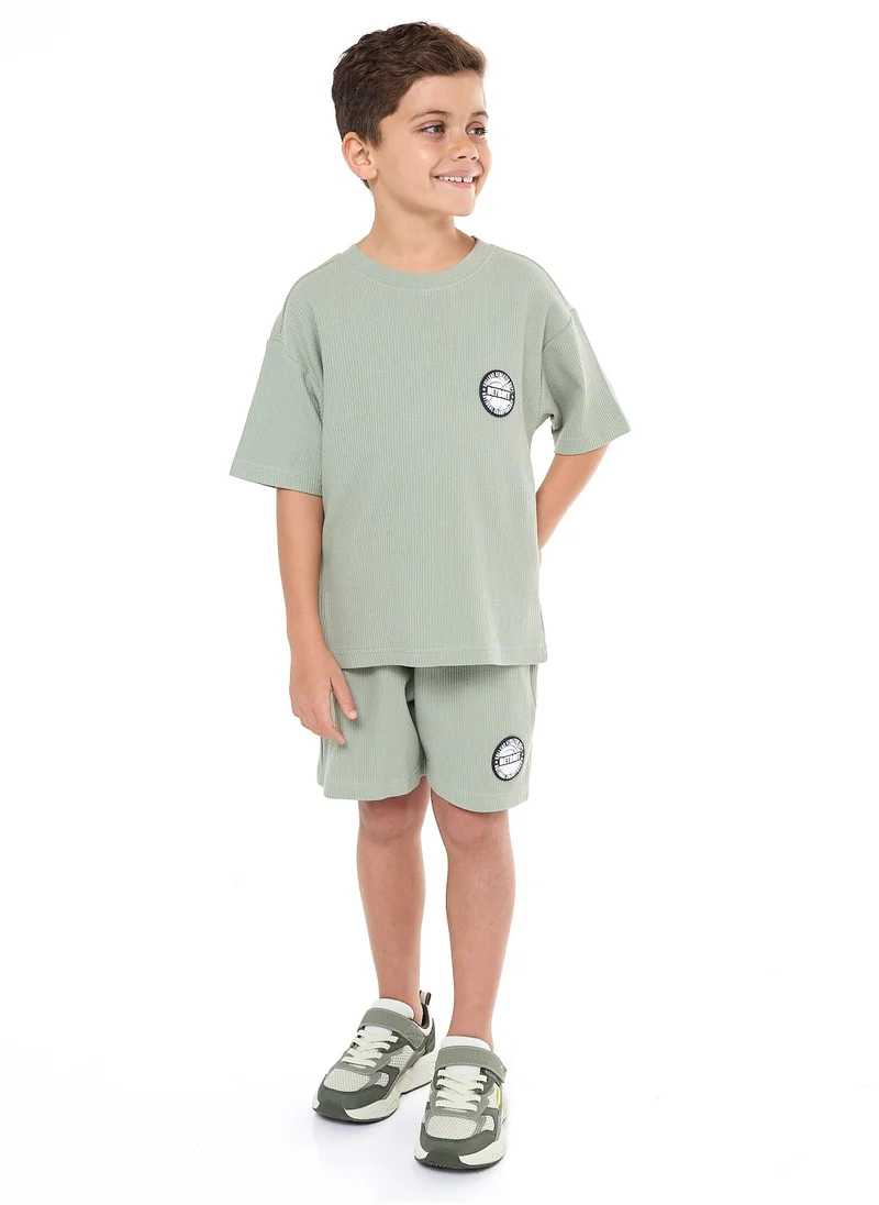 victor and jane Oversized - Boys' Jacquard 2-Piece Set - T-Shirt with Badge Detail and matching Shorts with Pockets