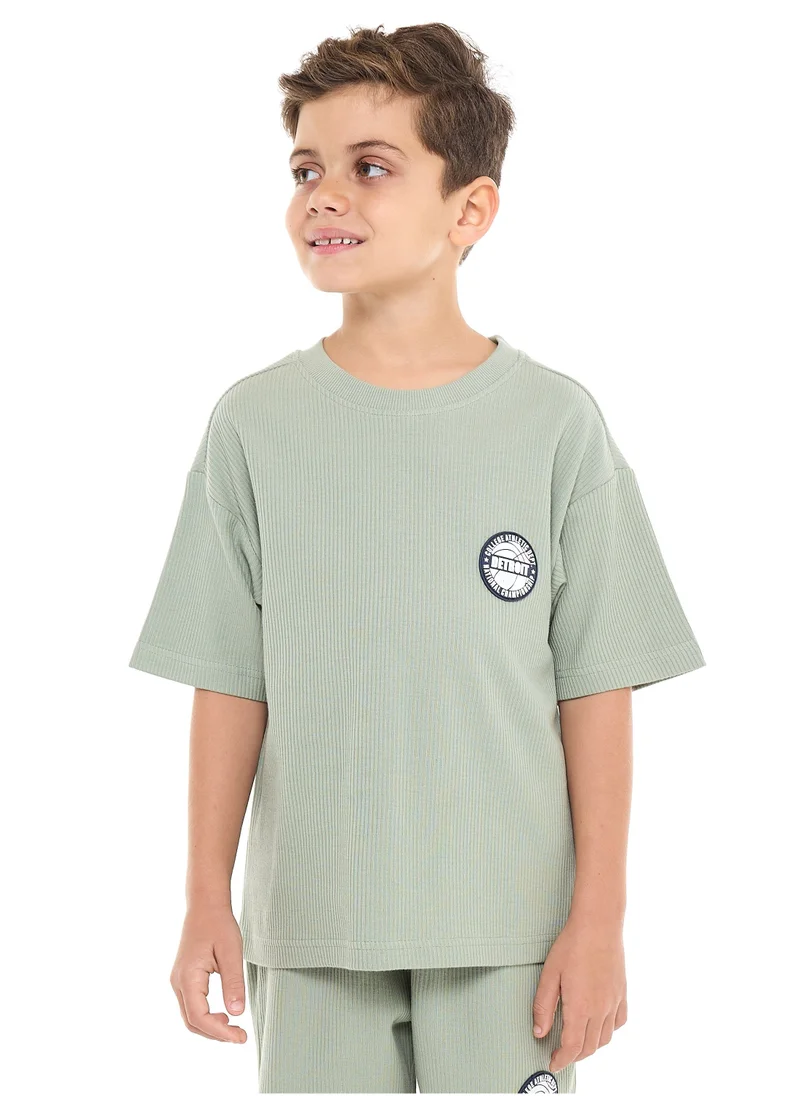 victor and jane Oversized - Boys' Jacquard 2-Piece Set - T-Shirt with Badge Detail and matching Shorts with Pockets