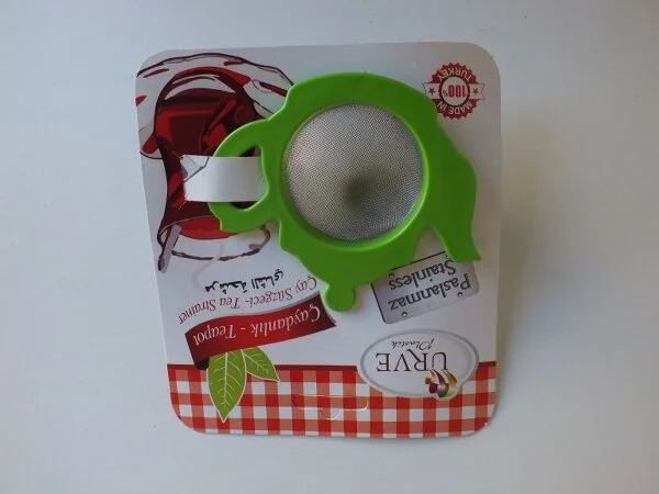 Rennway Tea Strainer in Teapot Shape