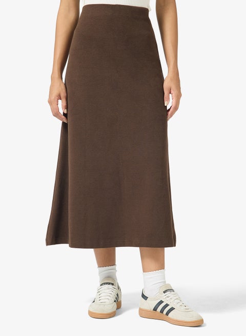 تنورة ساتان بقصة مستقيمة