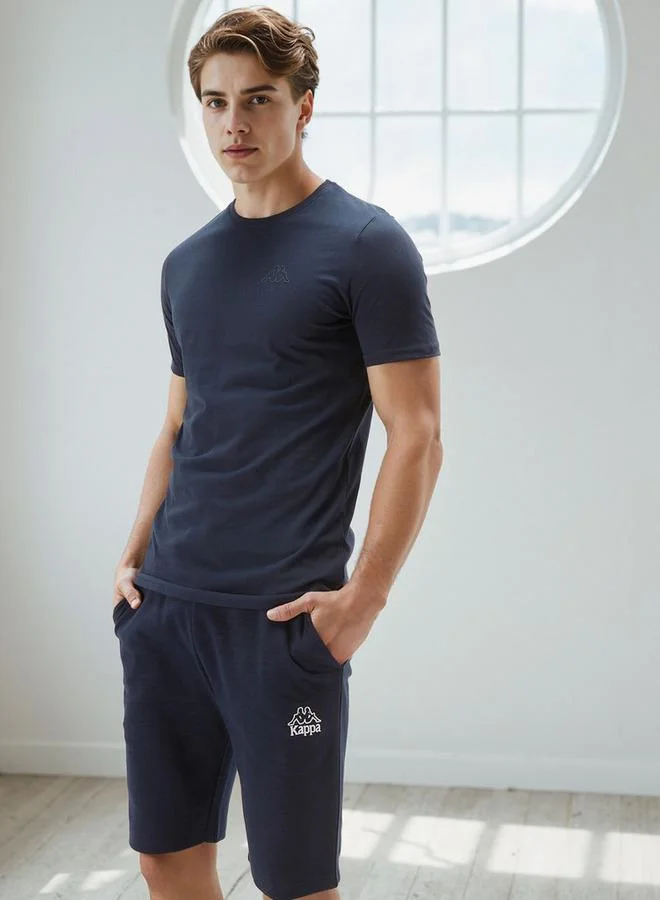 كابا تيشيرت بقصّة عادية وياقة ضيّقة وأكمام قصيرة من كابا