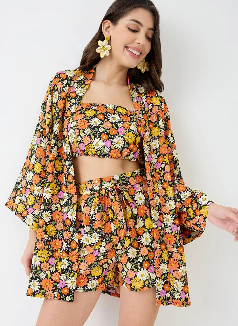 Globus Women Multi Square Neck Strappy Shoulder Floral Print Crop Top With Shorts & Kimono Sleeves Shrug Co-Ord Set