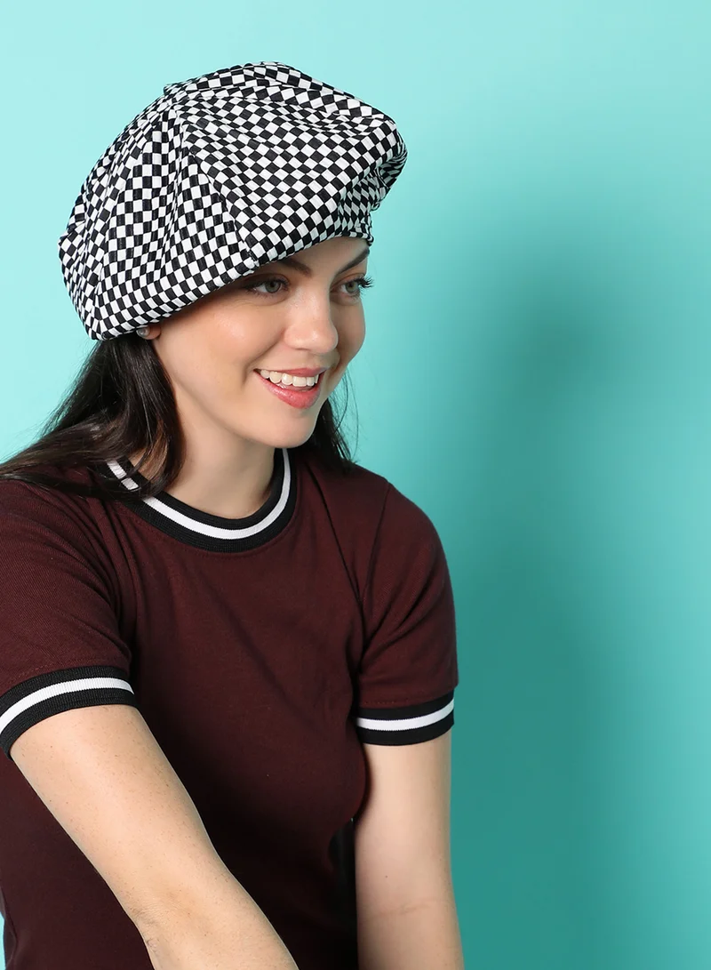 صوص هاوت قبعة كاروهات أسود وأبيض