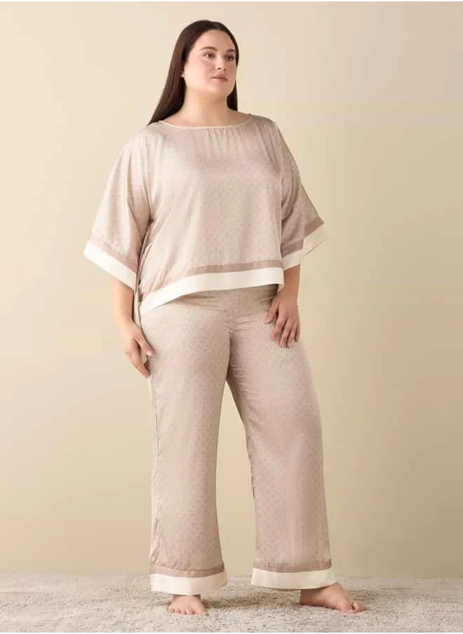 سبلاش فيڤ All-Over Print Satin Kaftan Top and Pyjama Set