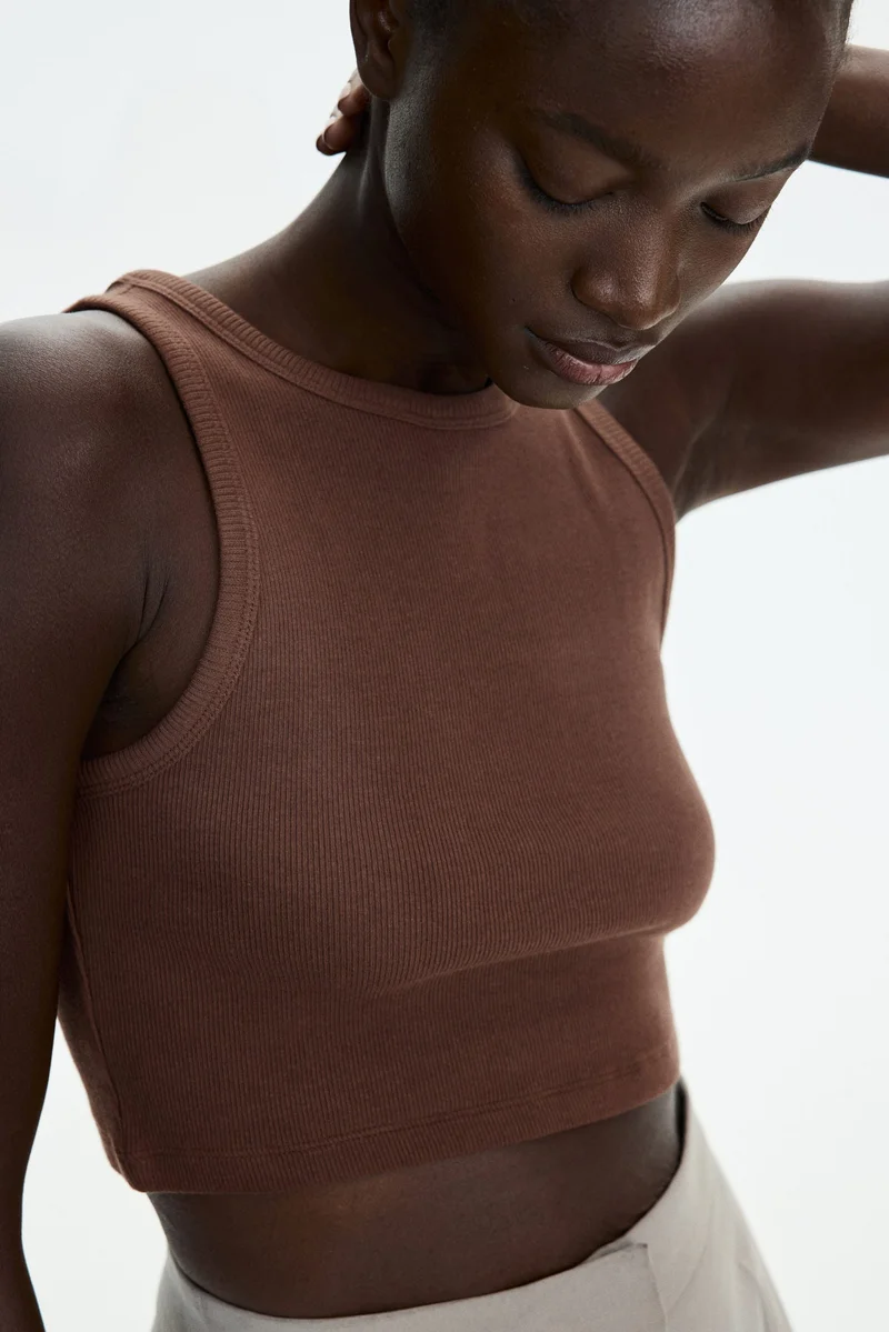 اتش اند ام سترة قصيرة بدون أكمام