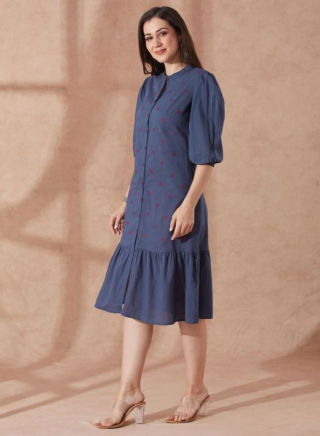 جلو باص فستان ميدي مطرز بالزهور وأكمام منفوخة