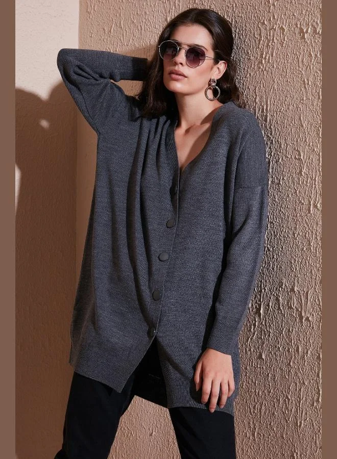 ليلا كارديجان ليلا نسائي بياقة على شكل حرف  وأزرار