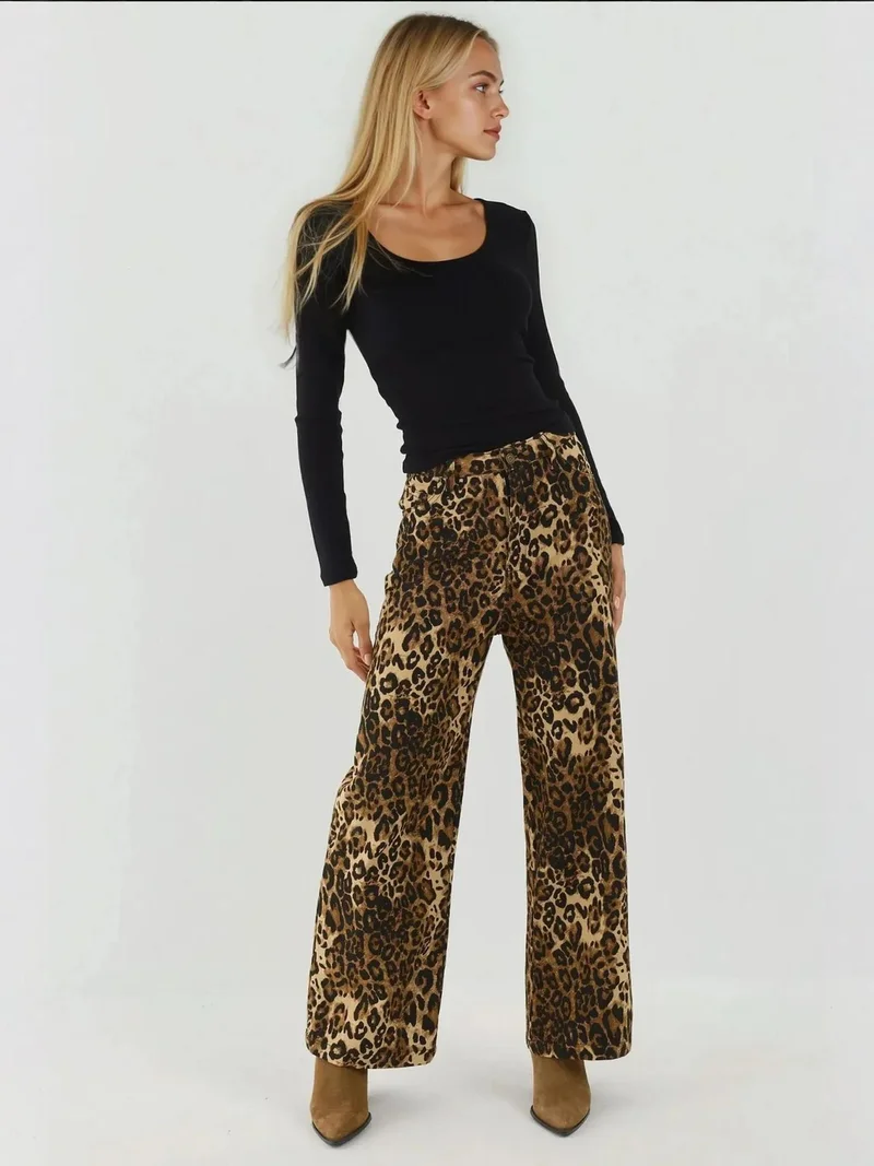 هيكاب بلوزة محبوكة ناعمة بياقة على شكل حرف  وأكمام طويلة