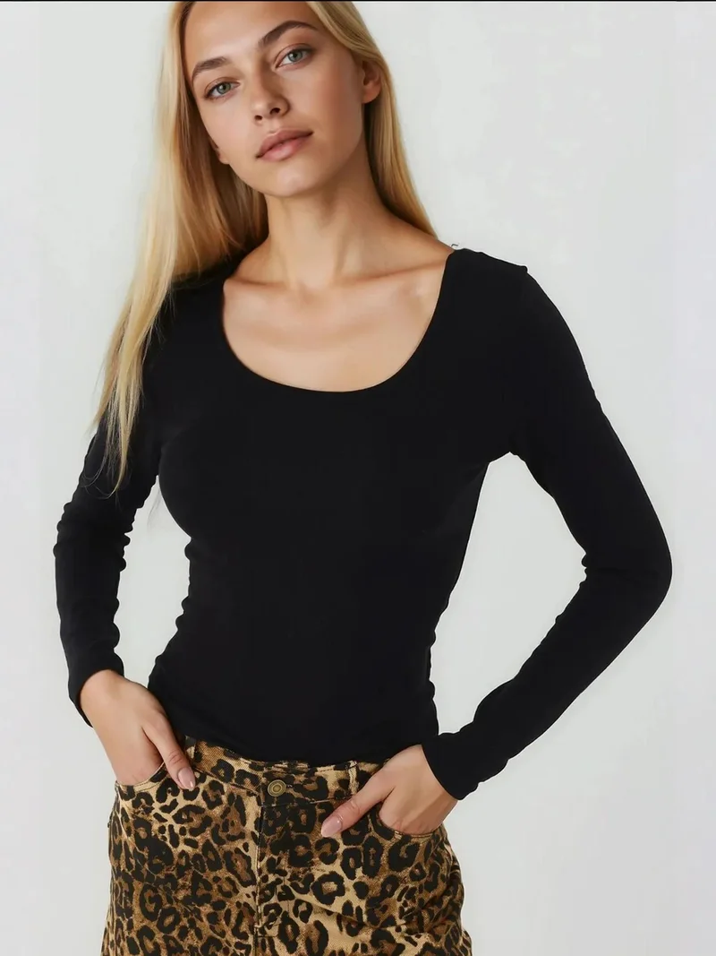 هيكاب بلوزة محبوكة ناعمة بياقة على شكل حرف  وأكمام طويلة