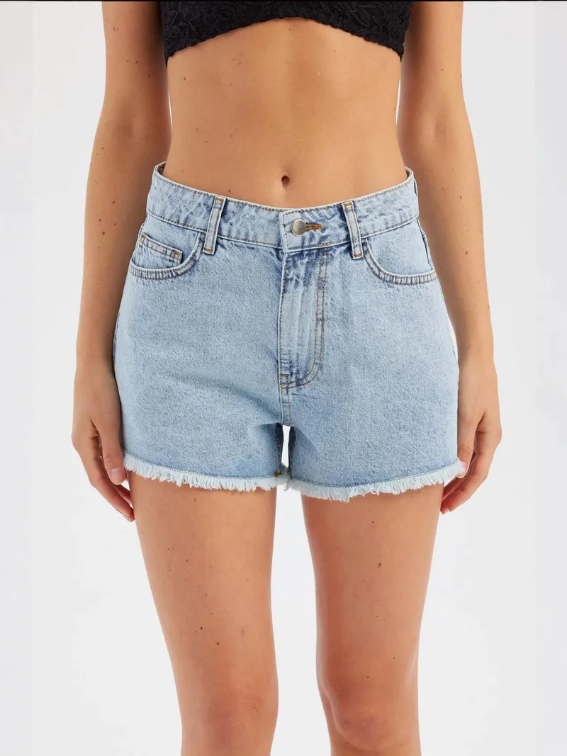 زوبعة شورت جينز عالي الخصر سادة