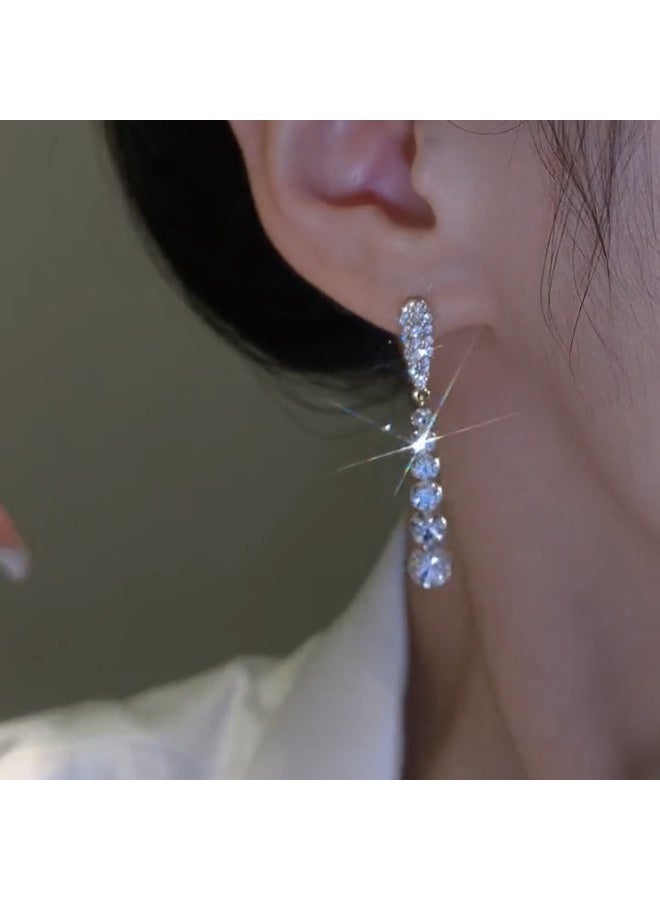 أقراط طويلة من حجر الراين ذات إبرة فضية عالية الجودة أنيقة وشعبية ذات مزاج عصري للنساء أقراط جديدة فاخرة من الزركون فائقة الوميض على شكل قطرة ماء - Image 4