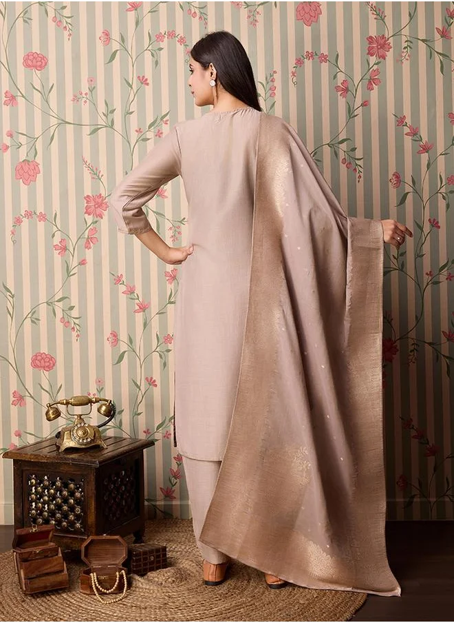 دي دبليو Embroidered Straight Kurta with Trouser and Dupatta Set by Styli