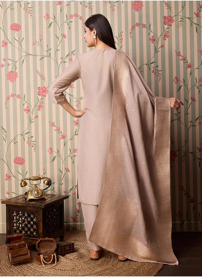 DW Embroidered Straight Kurta with Trouser and Dupatta Set by Styli  - Image 2