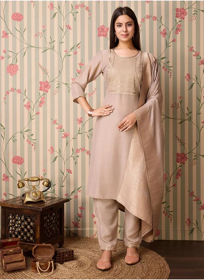 دي دبليو Embroidered Straight Kurta with Trouser and Dupatta Set by Styli