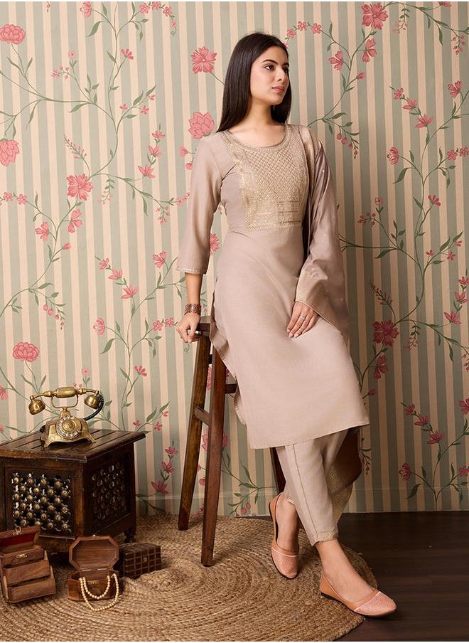 DW Embroidered Straight Kurta with Trouser and Dupatta Set by Styli  - Image 4
